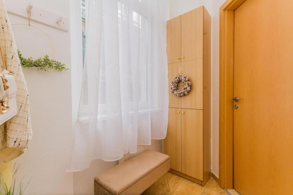 Trendy 2 Room Flat, Next To Corvin Mall Free Huge Garage! Ac,Dishwasher,Washmachine, Smart Tv Budapest Esterno foto