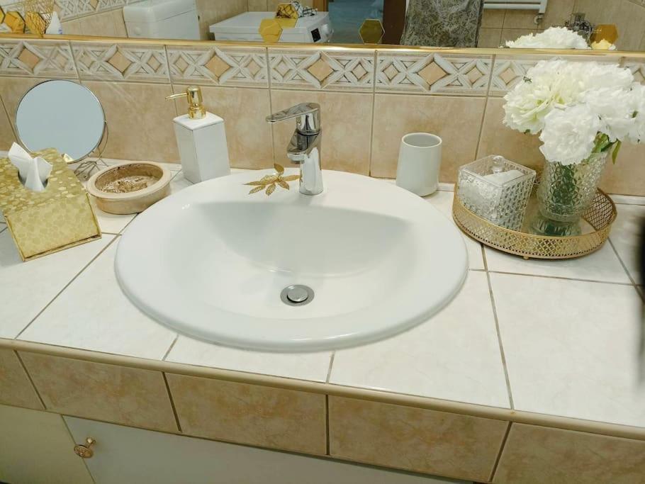 Trendy 2 Room Flat, Next To Corvin Mall Free Huge Garage! Ac,Dishwasher,Washmachine, Smart Tv Budapest Esterno foto