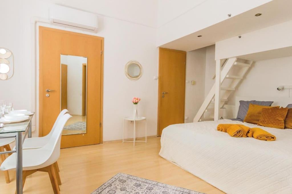 Trendy 2 Room Flat, Next To Corvin Mall Free Huge Garage! Ac,Dishwasher,Washmachine, Smart Tv Budapest Esterno foto