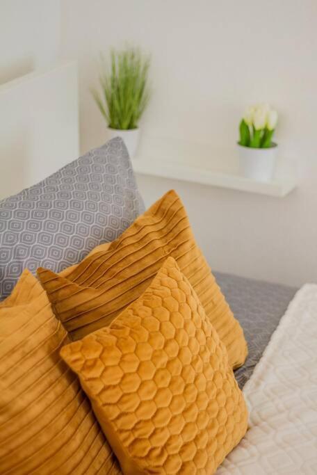 Trendy 2 Room Flat, Next To Corvin Mall Free Huge Garage! Ac,Dishwasher,Washmachine, Smart Tv Budapest Esterno foto