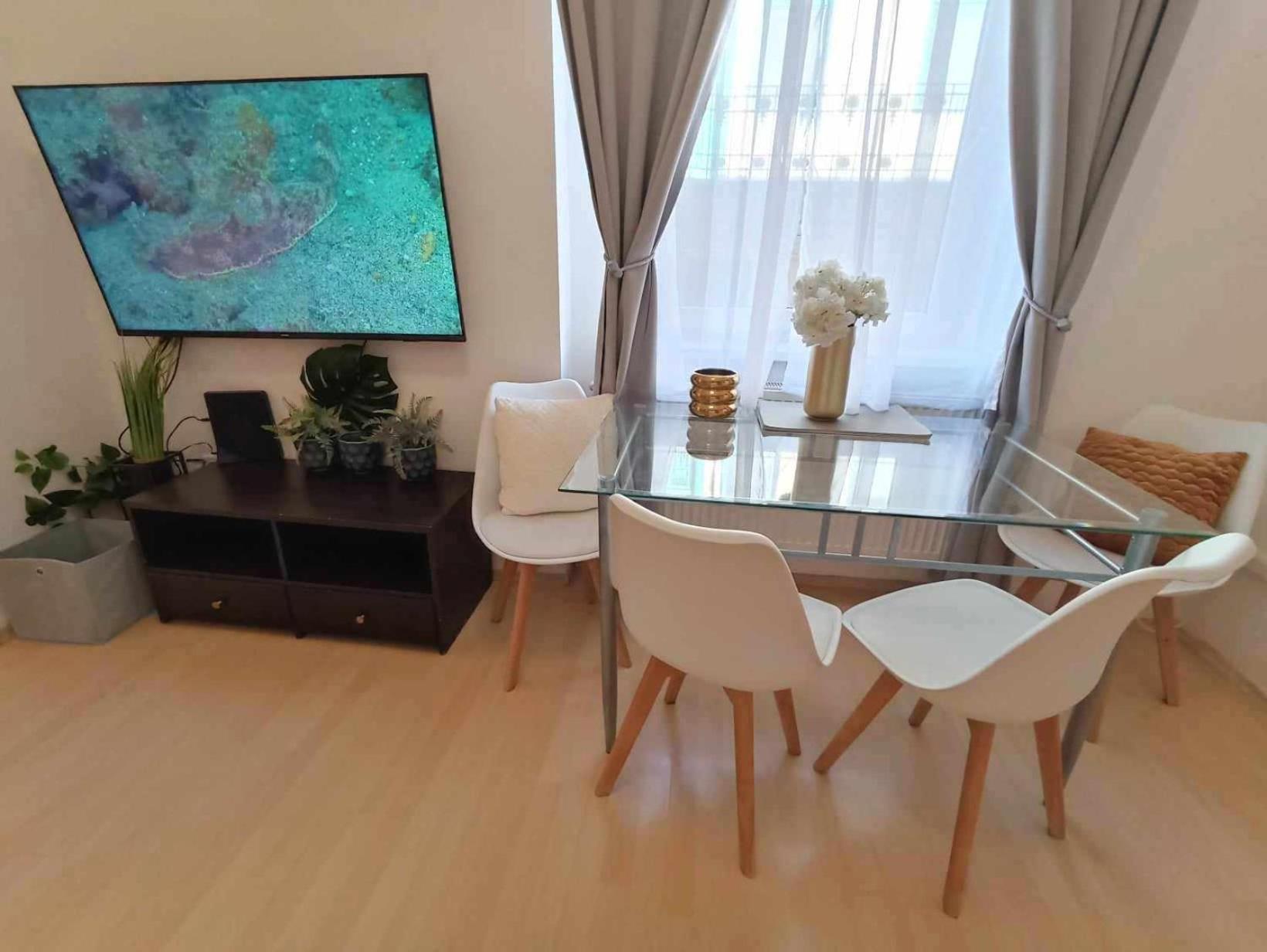 Trendy 2 Room Flat, Next To Corvin Mall Free Huge Garage! Ac,Dishwasher,Washmachine, Smart Tv Budapest Esterno foto